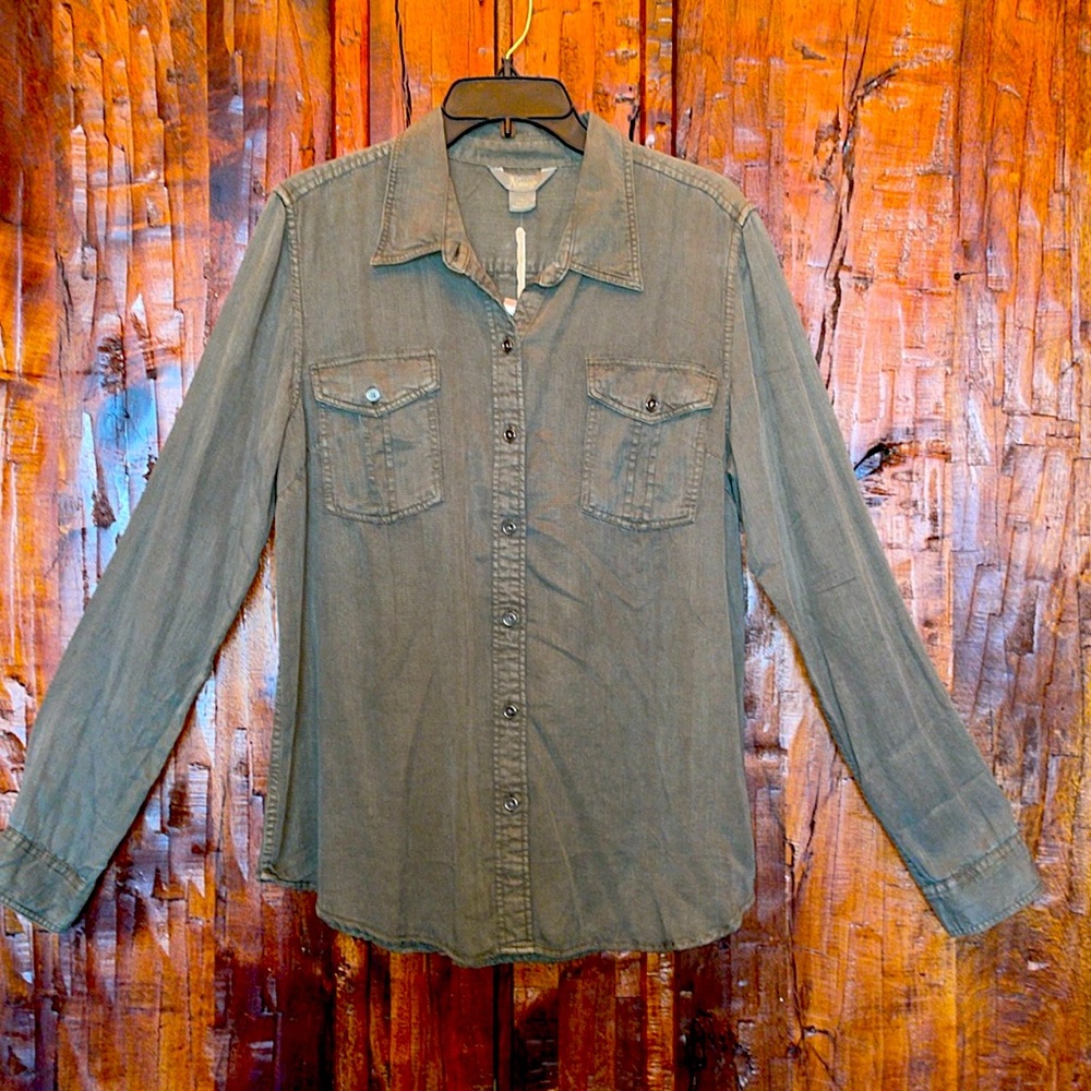 Natural Refections Olive Green long sleeve soft material shirt.New w/tags Size L